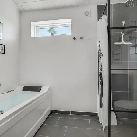 Сasa de vacaciones 3 Bedroom Beautiful In *