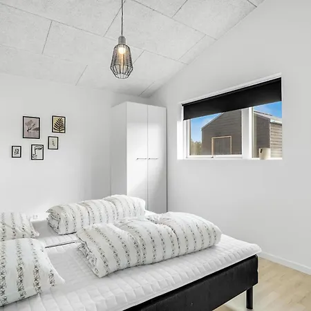 3 Bedroom Beautiful In Ferienhaus Jerup